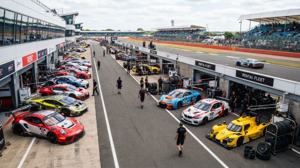Découvrez les meilleures annonces de voitures de course à louer