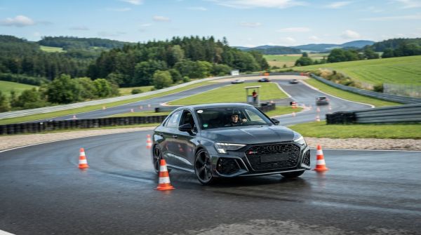 Maîtrisez la route: stage de perfectionnement conduite