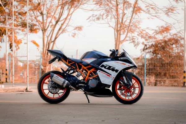 Personnalisez votre moto avec un kit déco unique pour KTM
